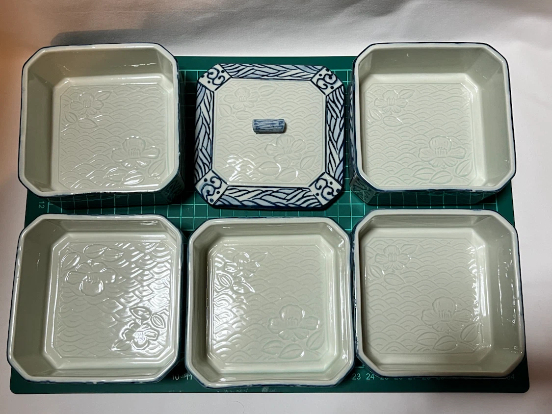 和食器 重箱 5段 花柄 染付 陶器の写真2枚目