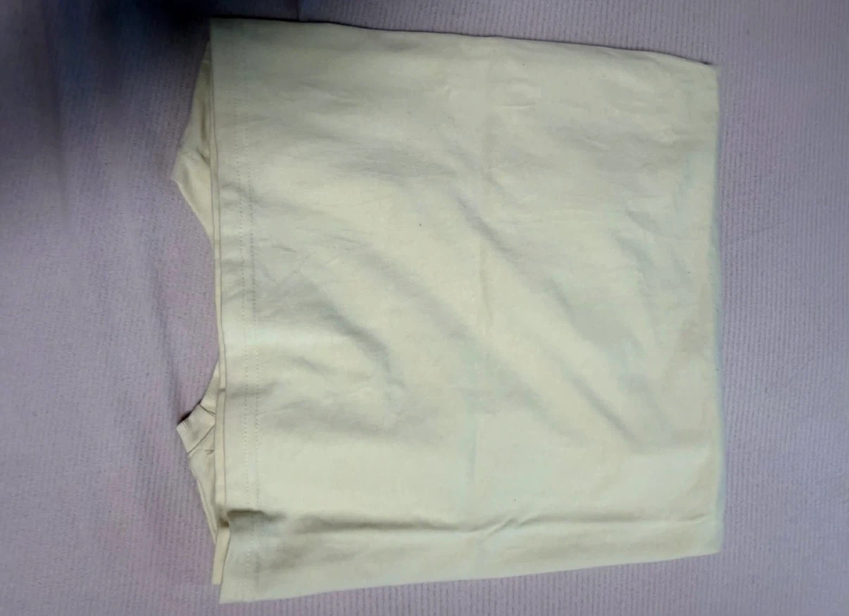 新品・未使用バーバリー 半袖Tシャツ クリーム色 XLサイズの写真2枚目