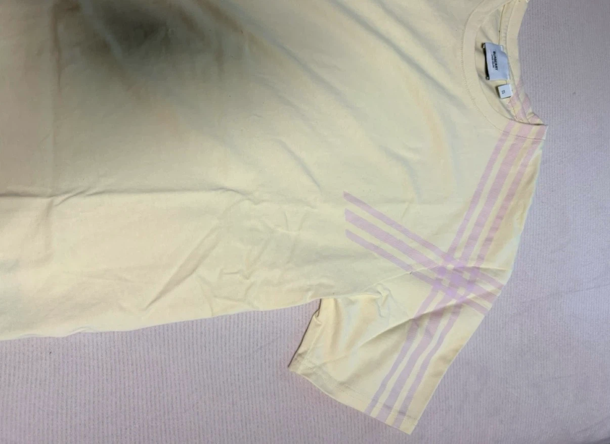 新品・未使用バーバリー 半袖Tシャツ クリーム色 XLサイズの写真3枚目