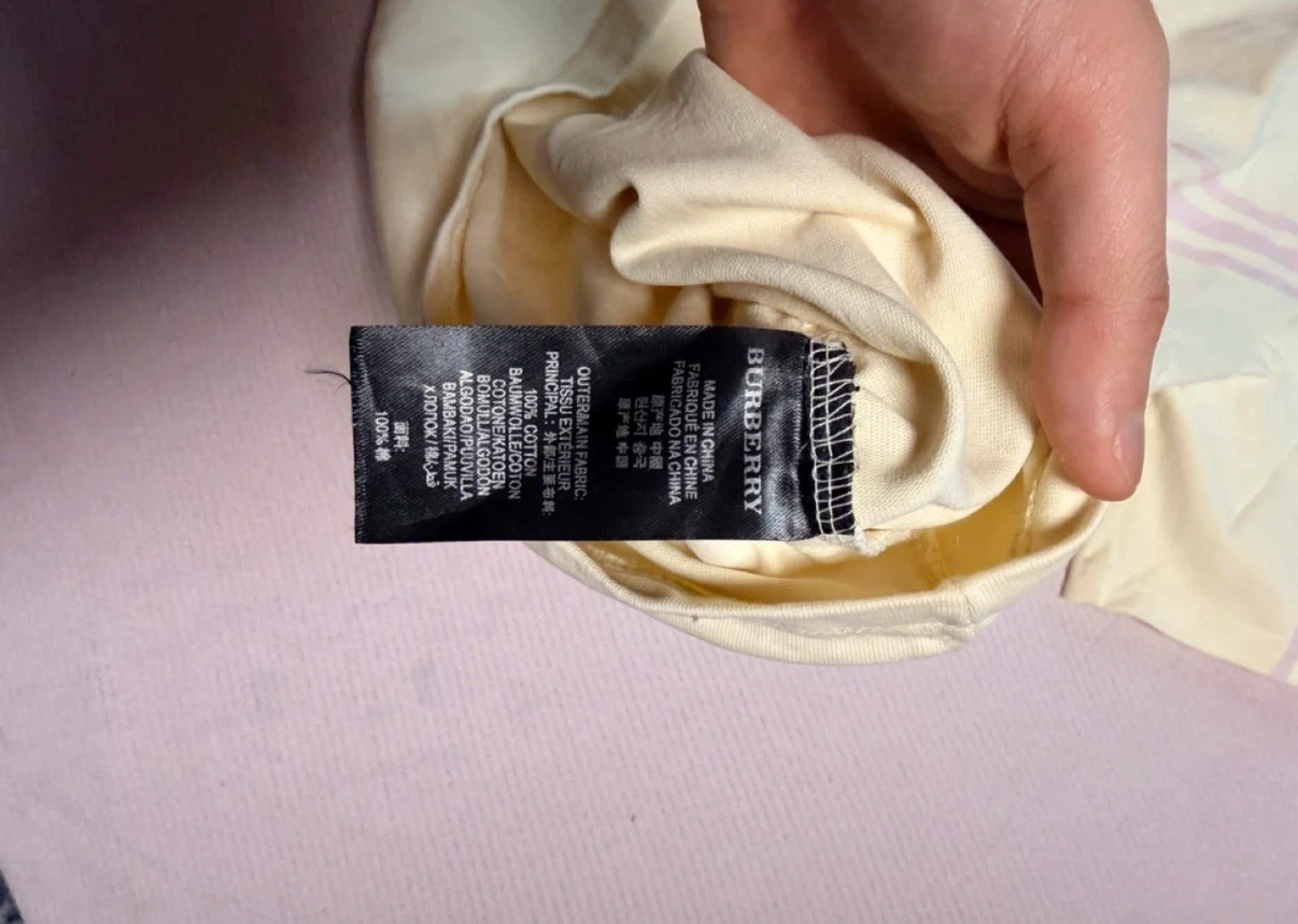新品・未使用バーバリー 半袖Tシャツ クリーム色 XLサイズの写真4枚目