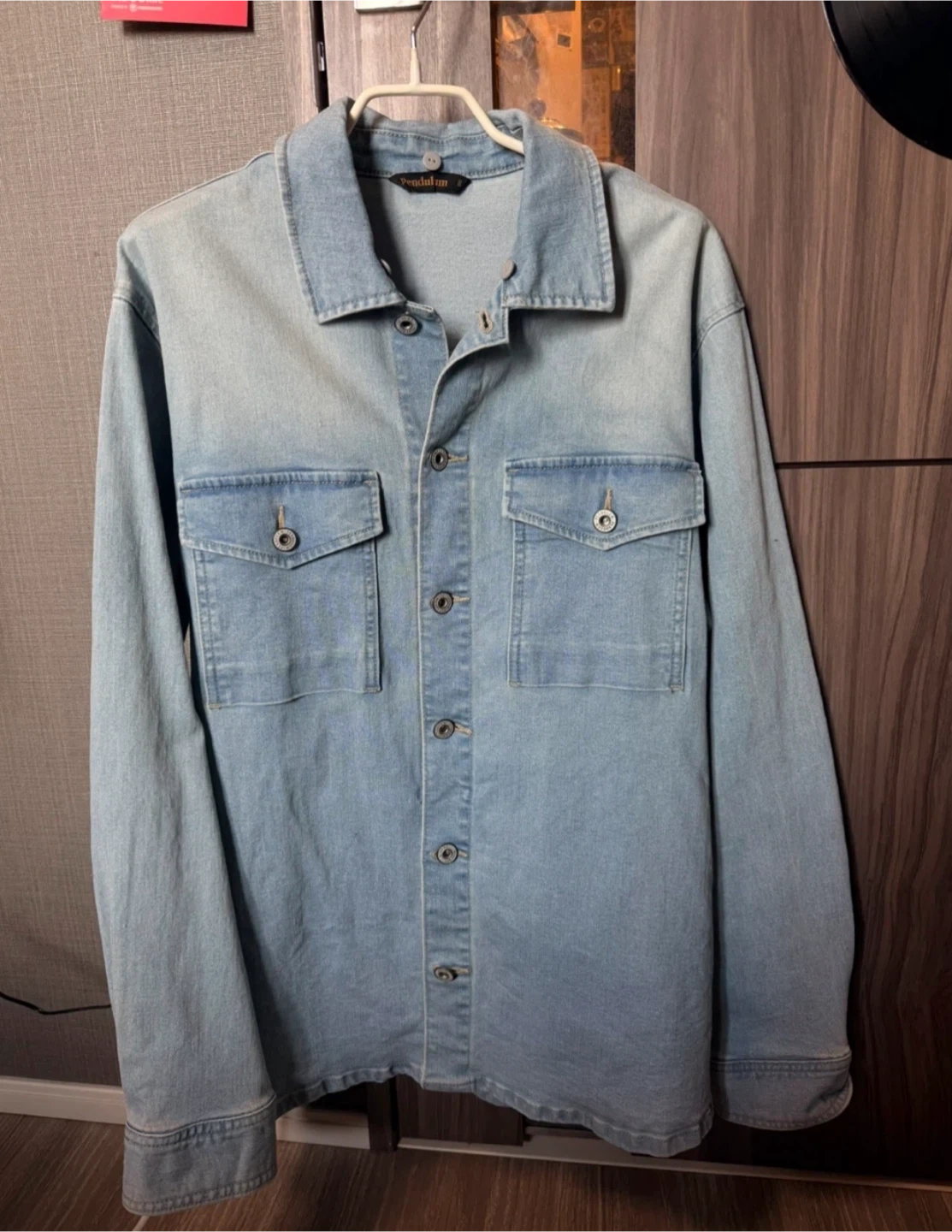 新品・未使用ペンデュラム デニムシャツ ライトブルーの写真2枚目