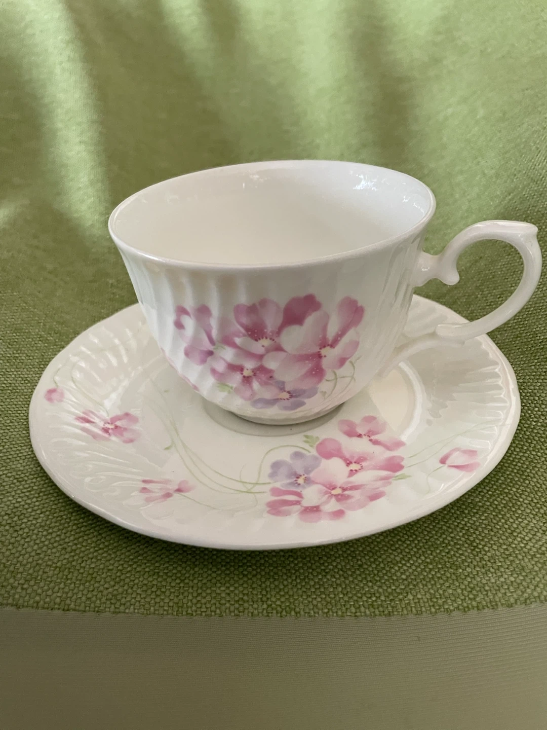 サンリエ ボーンチャイナ カップ&ソーサー 花柄