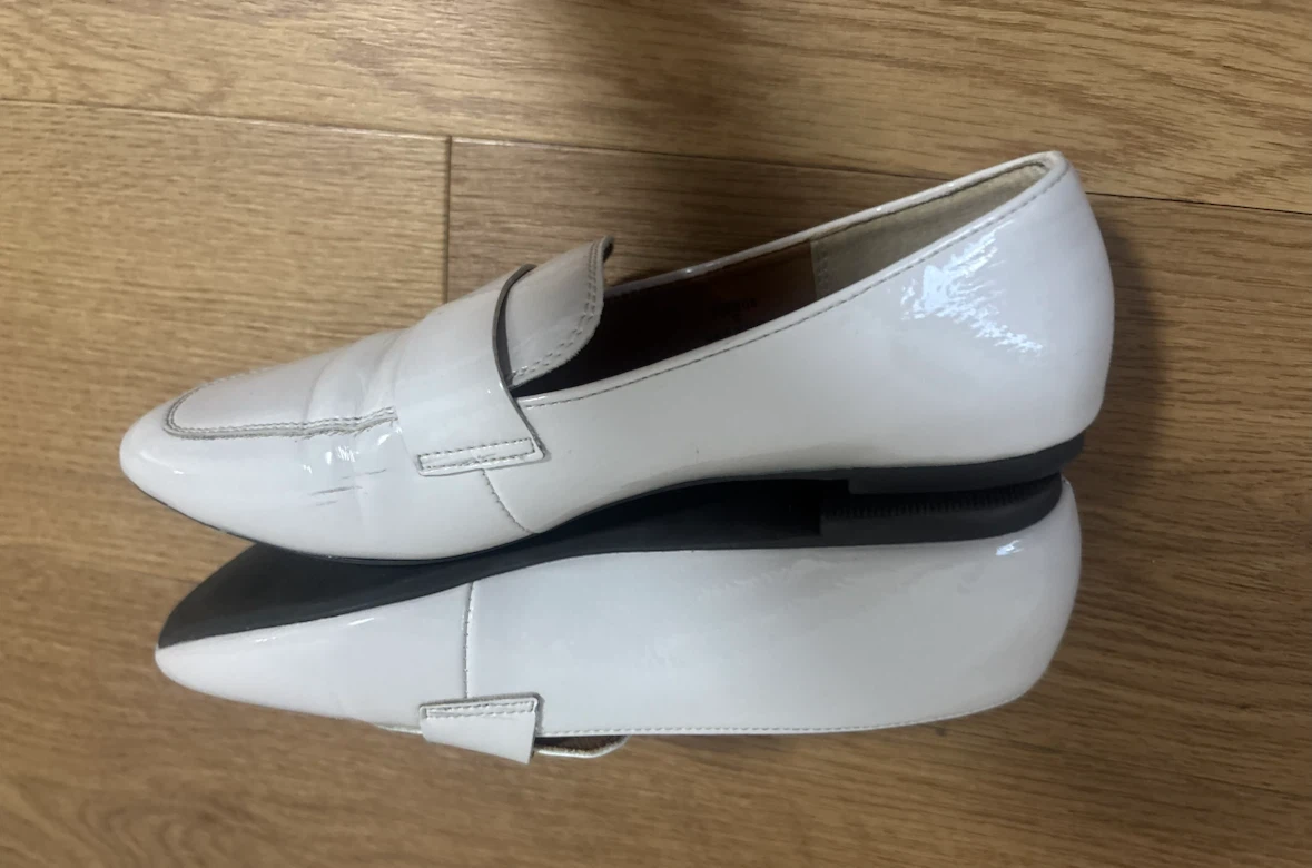 【10/10 13:00まで】GU エナメル調 ホワイト ローファー フラットシューズ Sサイズ(22.5cm)の写真2枚目