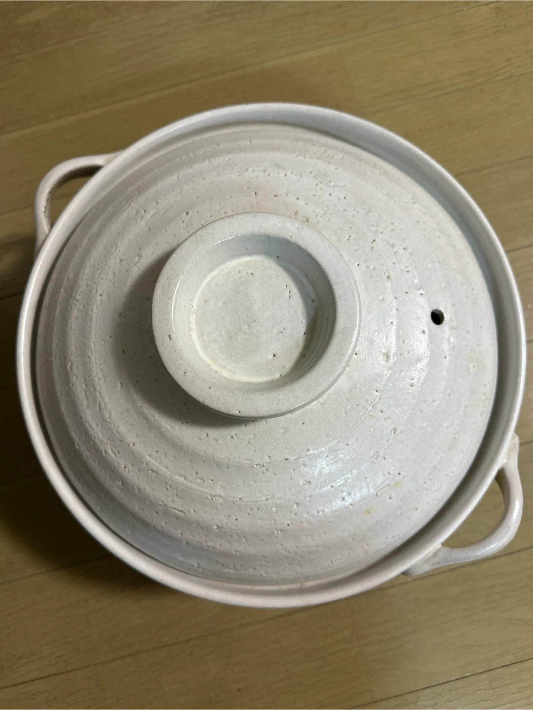 10/10¥500 土鍋 ホワイト 陶器 5〜6人用?