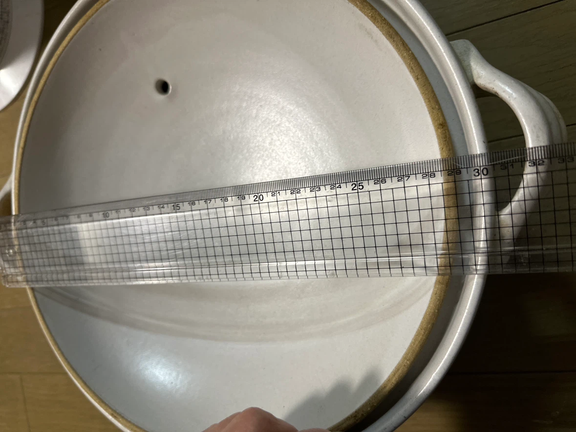 10/10¥500  土鍋 ホワイト 陶器　5〜6人用？の写真2枚目