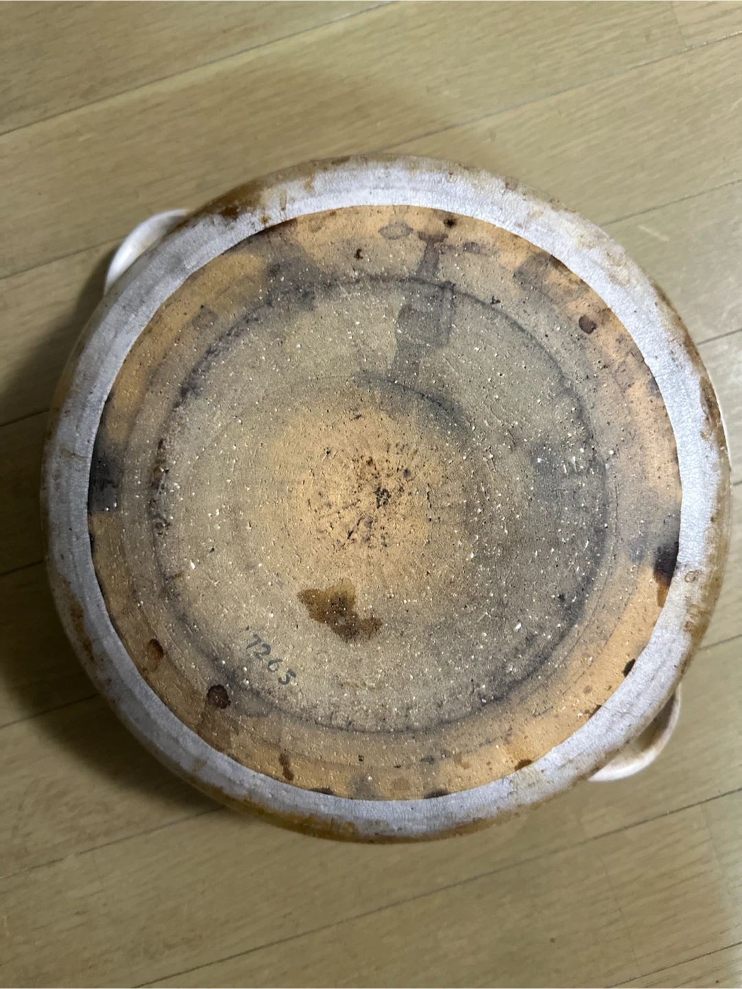 10/10¥500  土鍋 ホワイト 陶器　5〜6人用？の写真3枚目