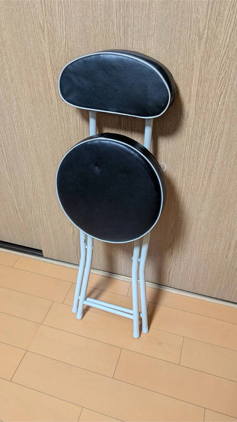 折りたたみクッションチェア 黒の写真2枚目