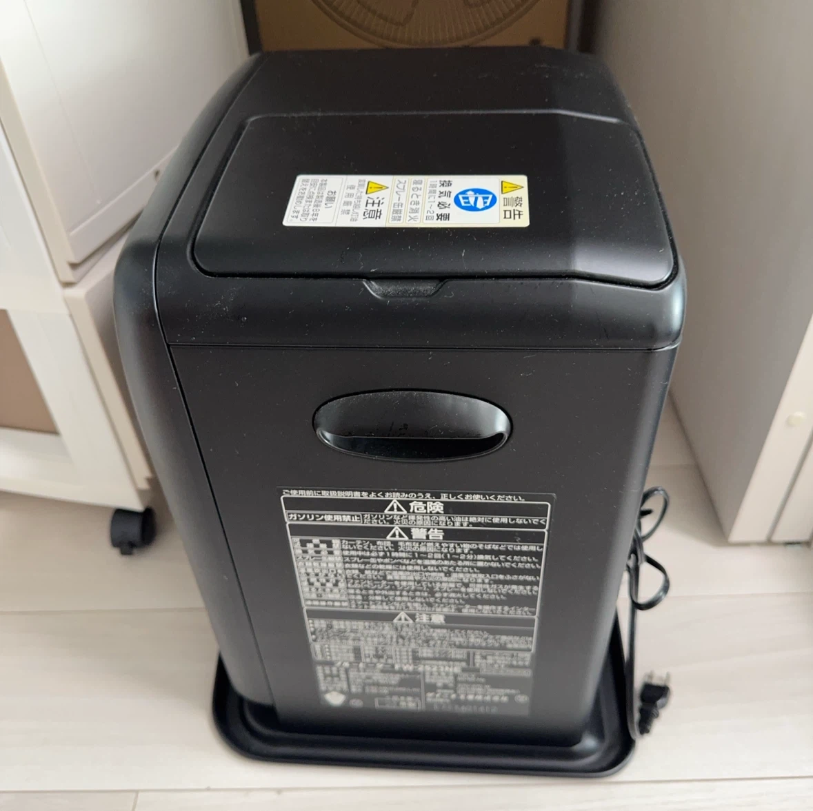 ダイニチ 石油ファンヒーター FW-2523NE チャコールブラックの写真2枚目