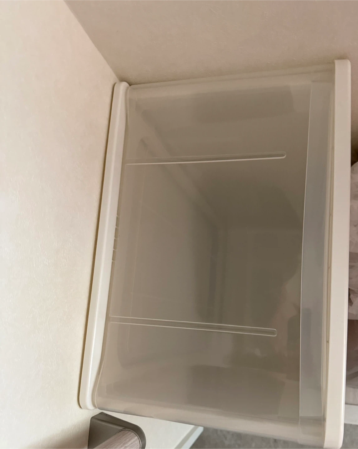 プラスチック収納ケースの写真2枚目