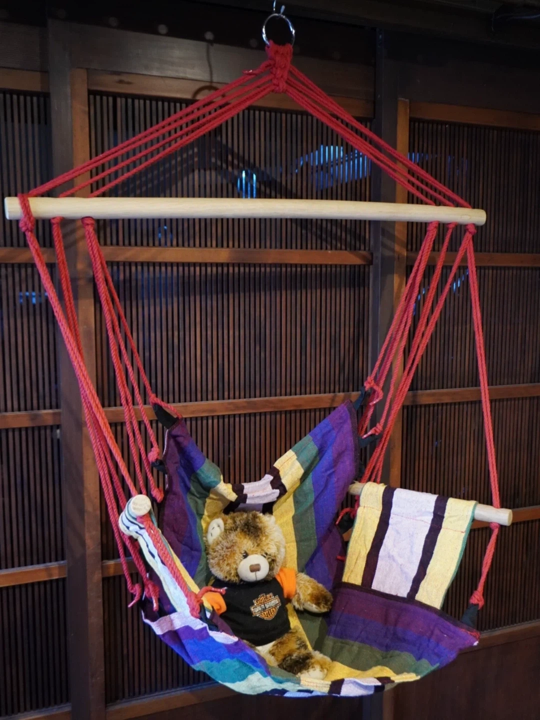 【新品.未使用】アウトドア.ハンモックチェア.カラフルなマルチカラー.収納袋付きの写真2枚目