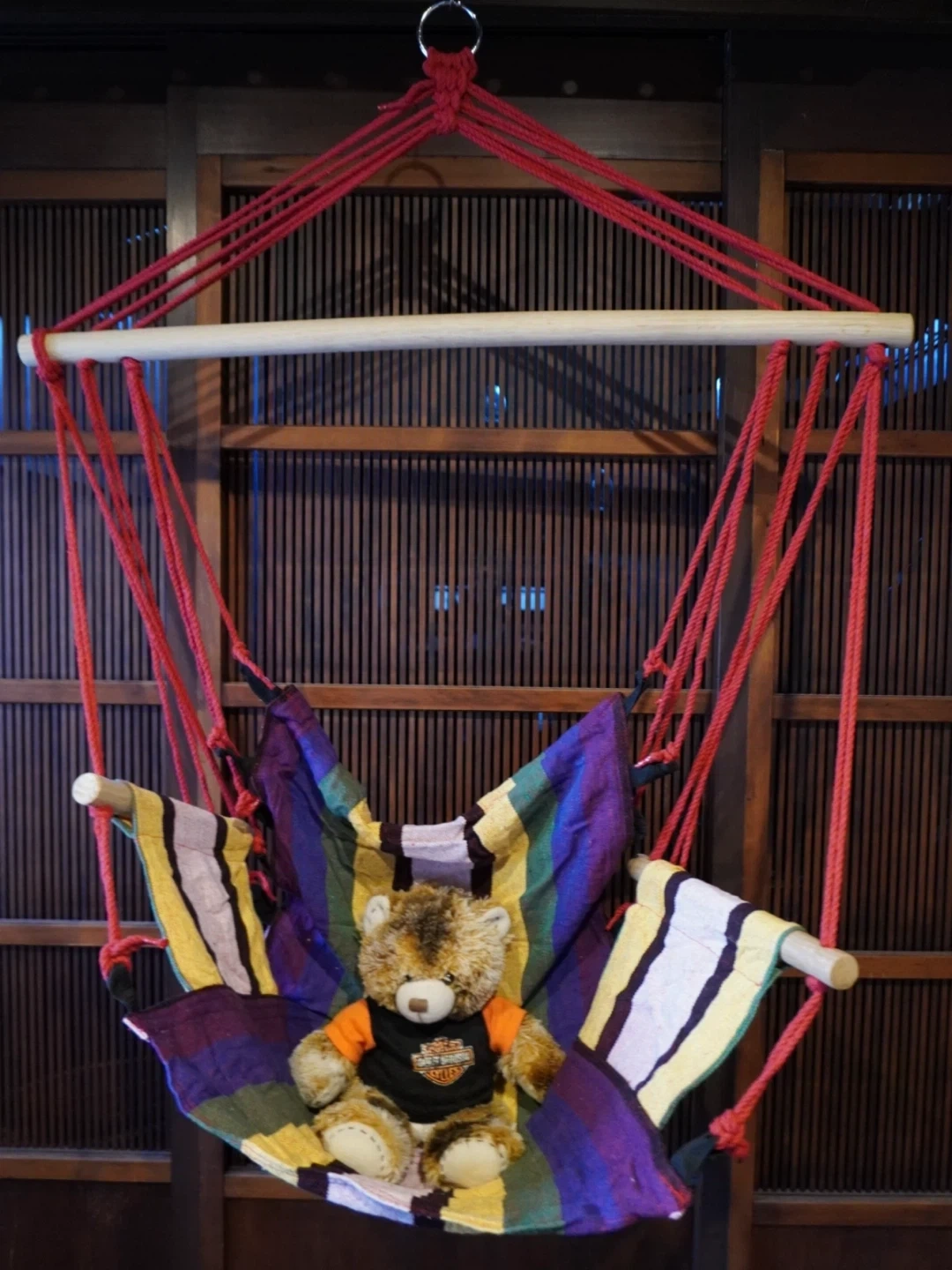 【新品.未使用】アウトドア.ハンモックチェア.カラフルなマルチカラー.収納袋付きの写真3枚目