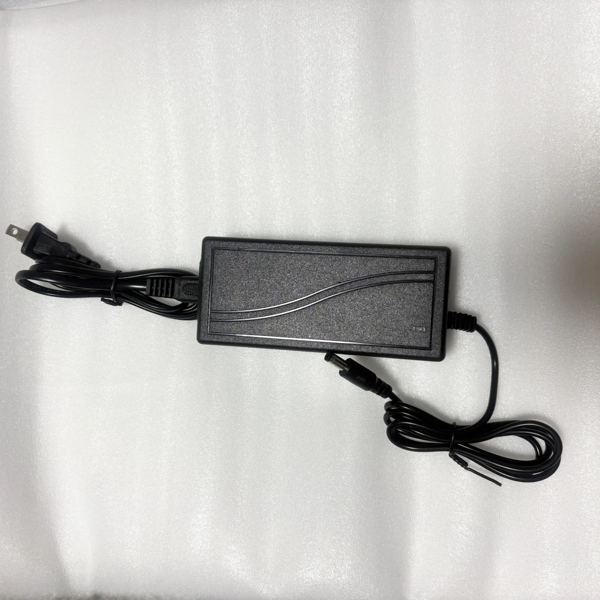 電動アシスト自転車用バッテリーチャージャー充電器 42V 2Aの写真2枚目