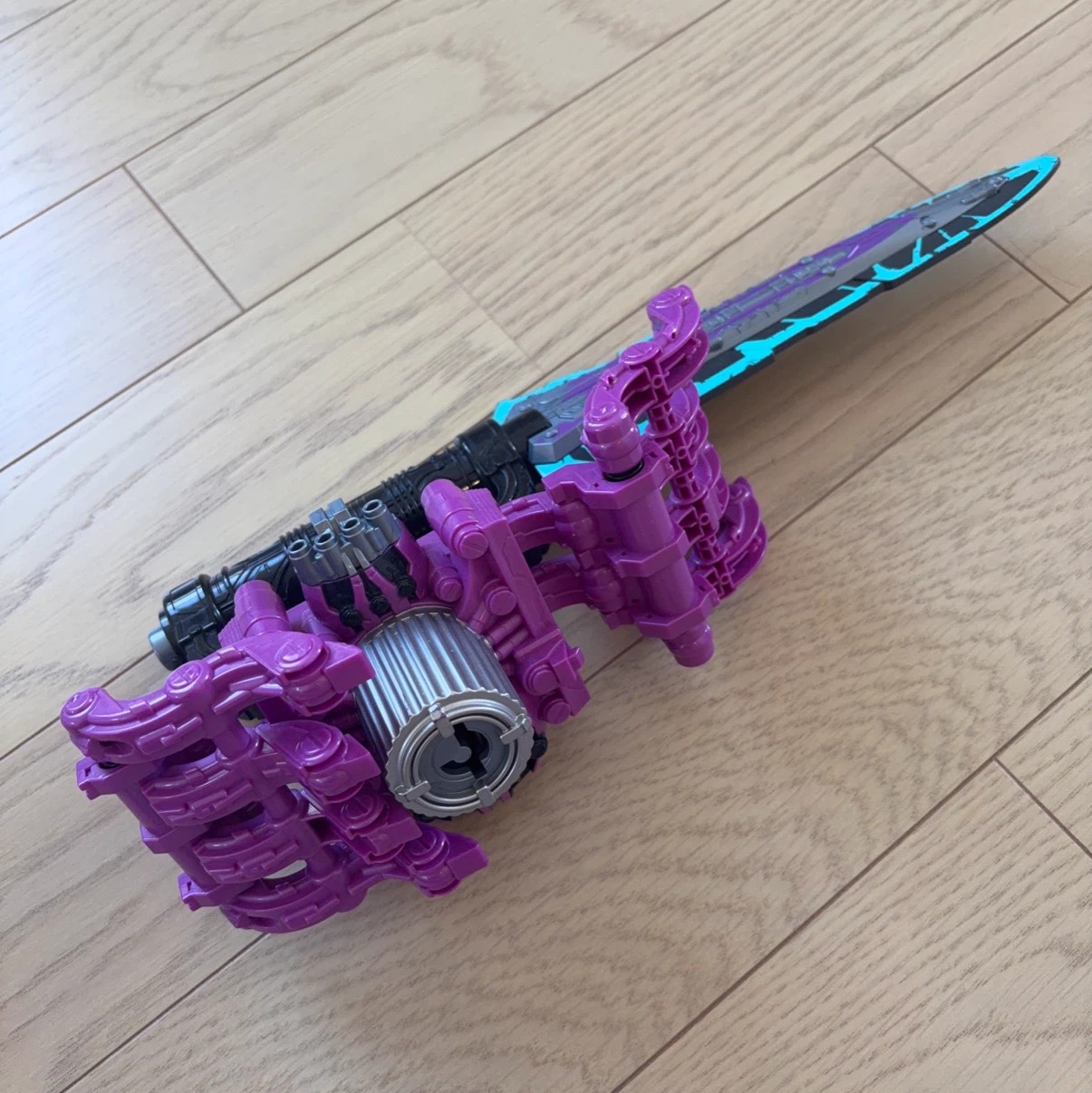 王様戦隊キングオージャー　スパイダークモノスの変身武器「DXクモノスレイヤー仮面ライダー 変身武器 パープル