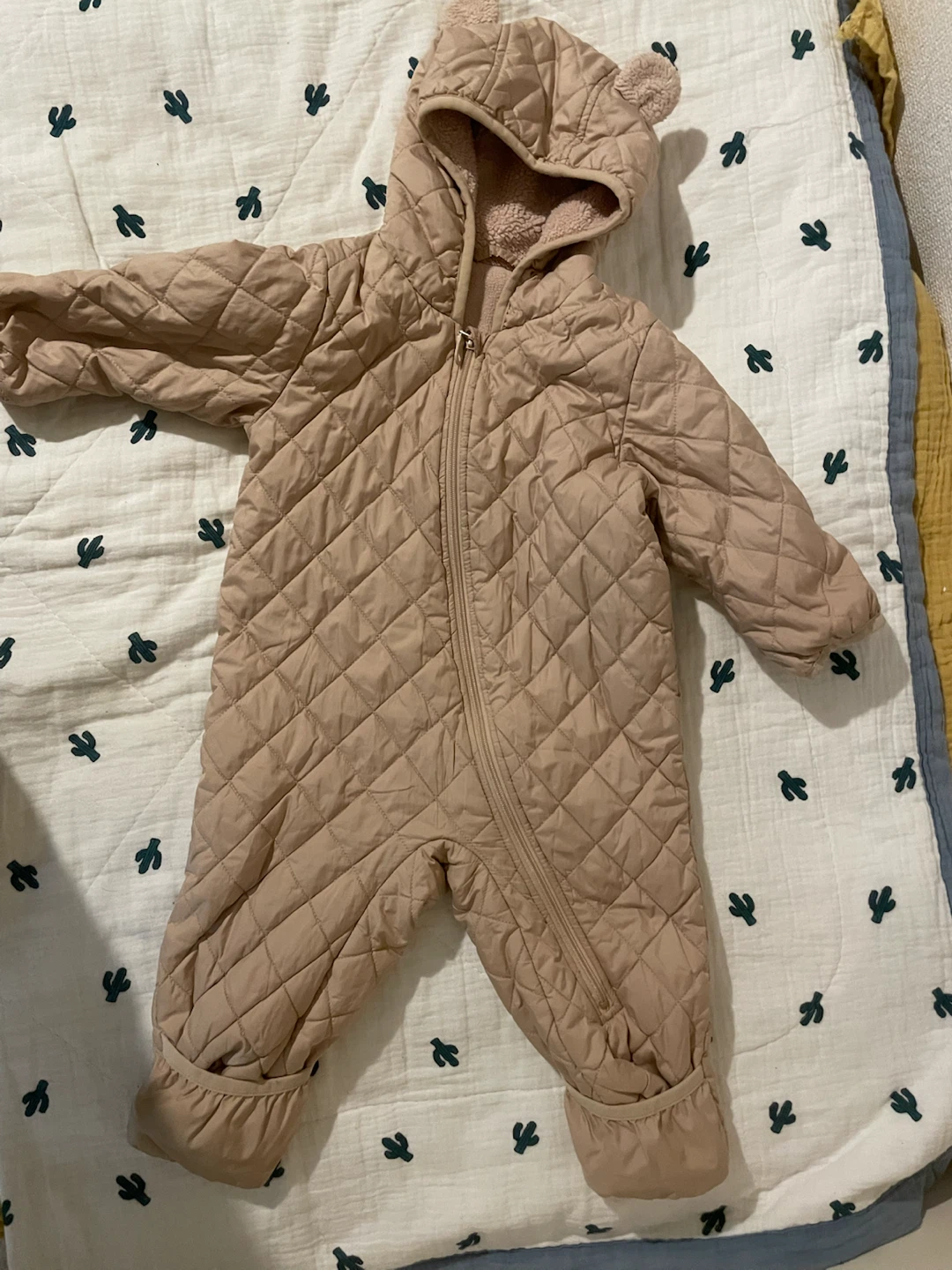 ユニクロ ベビー キルティングカバーオール 70cm