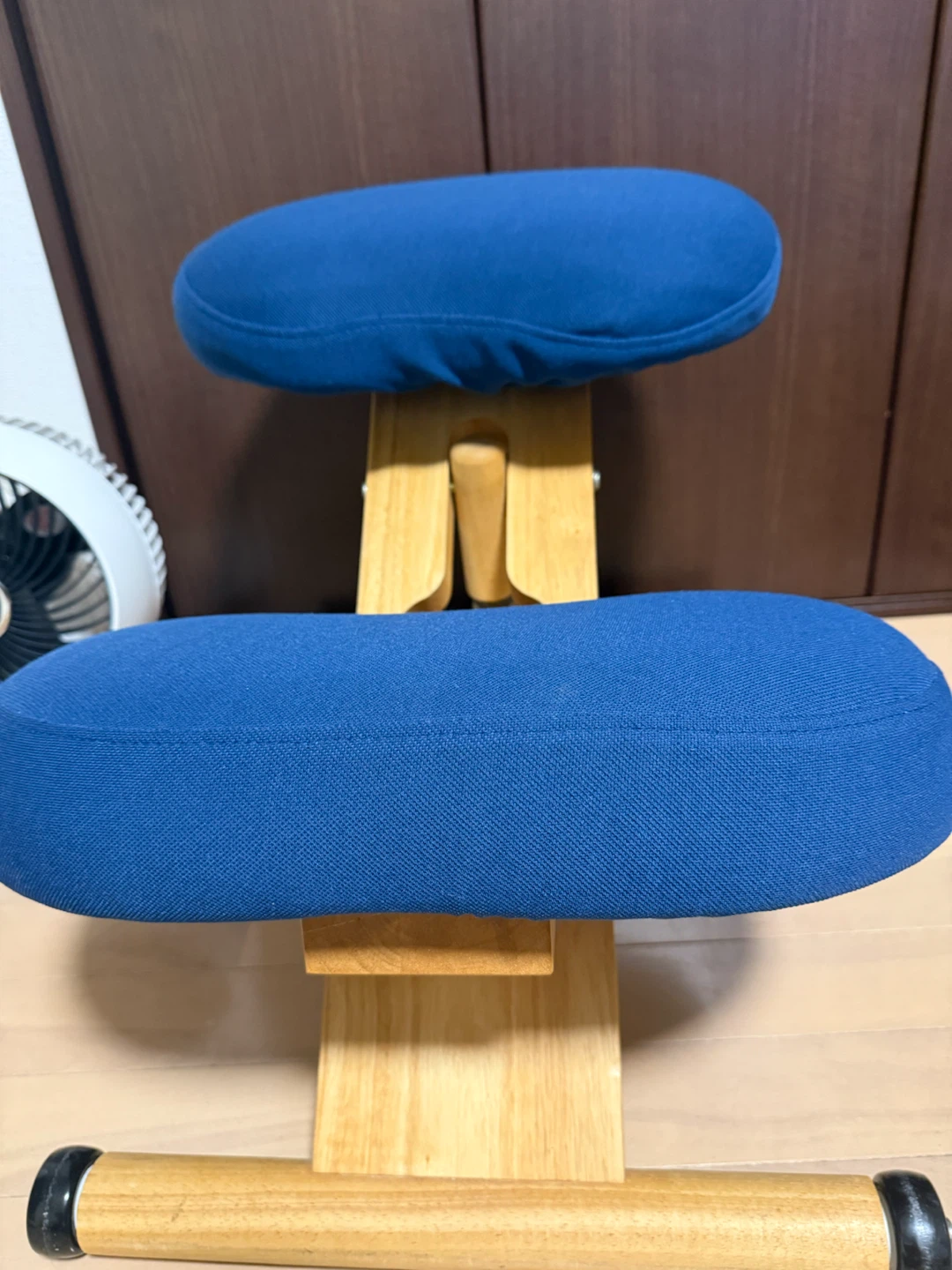 バランスチェア 学習椅子 青 木製の写真2枚目