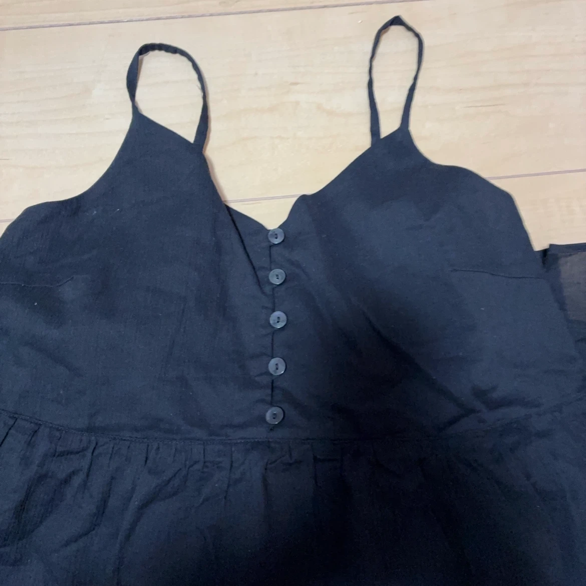 ユニクロ ティアード キャミワンピース 黒 Sサイズの写真3枚目
