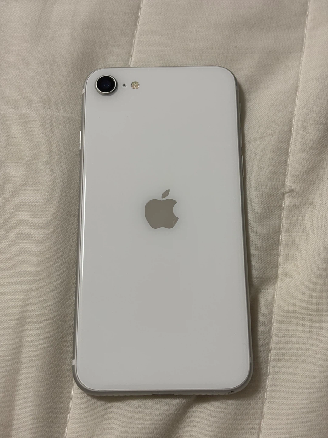 アップル iPhone SE 64GB ホワイト本体の写真5枚目