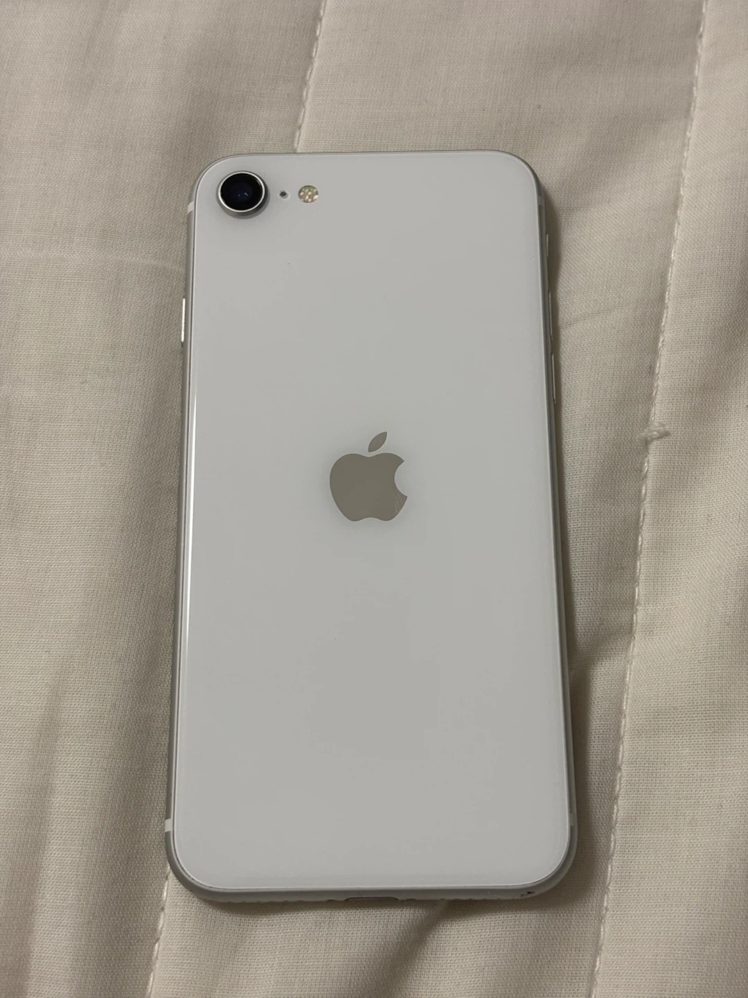 アップル iPhone SE 64GB ホワイト本体の写真5枚目