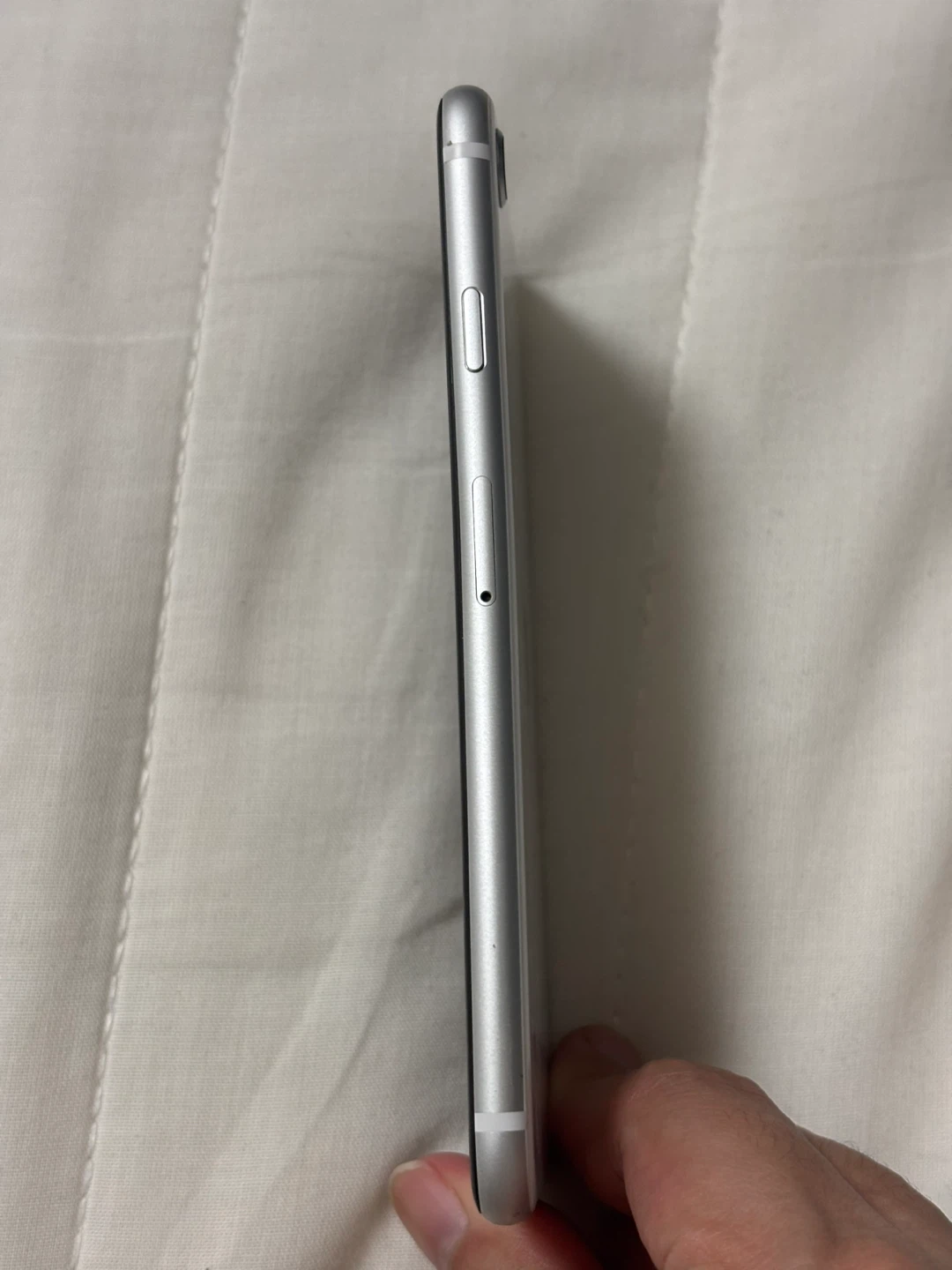 アップル iPhone SE 64GB ホワイト本体の写真6枚目