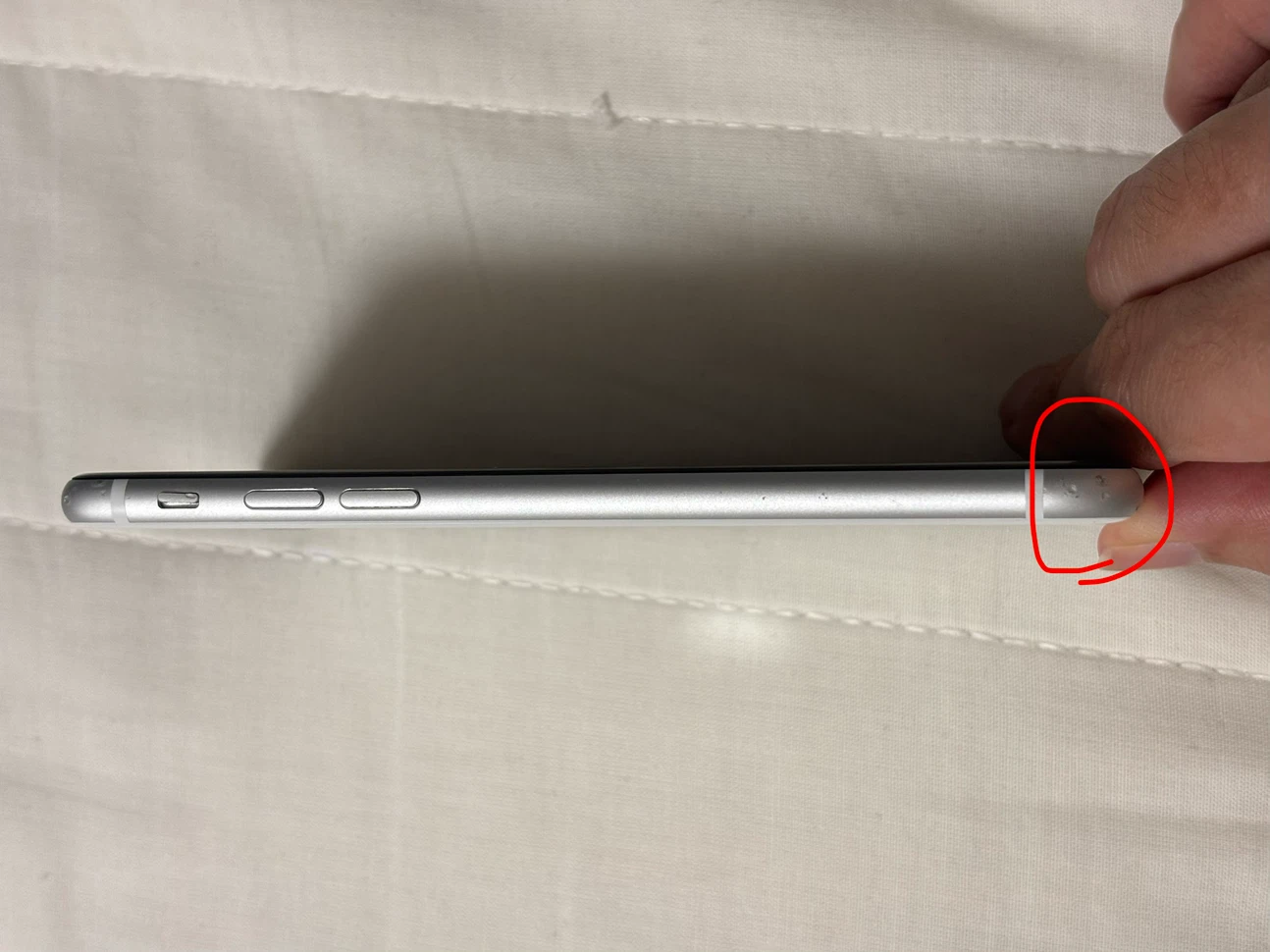 アップル iPhone SE 64GB ホワイト本体の写真8枚目