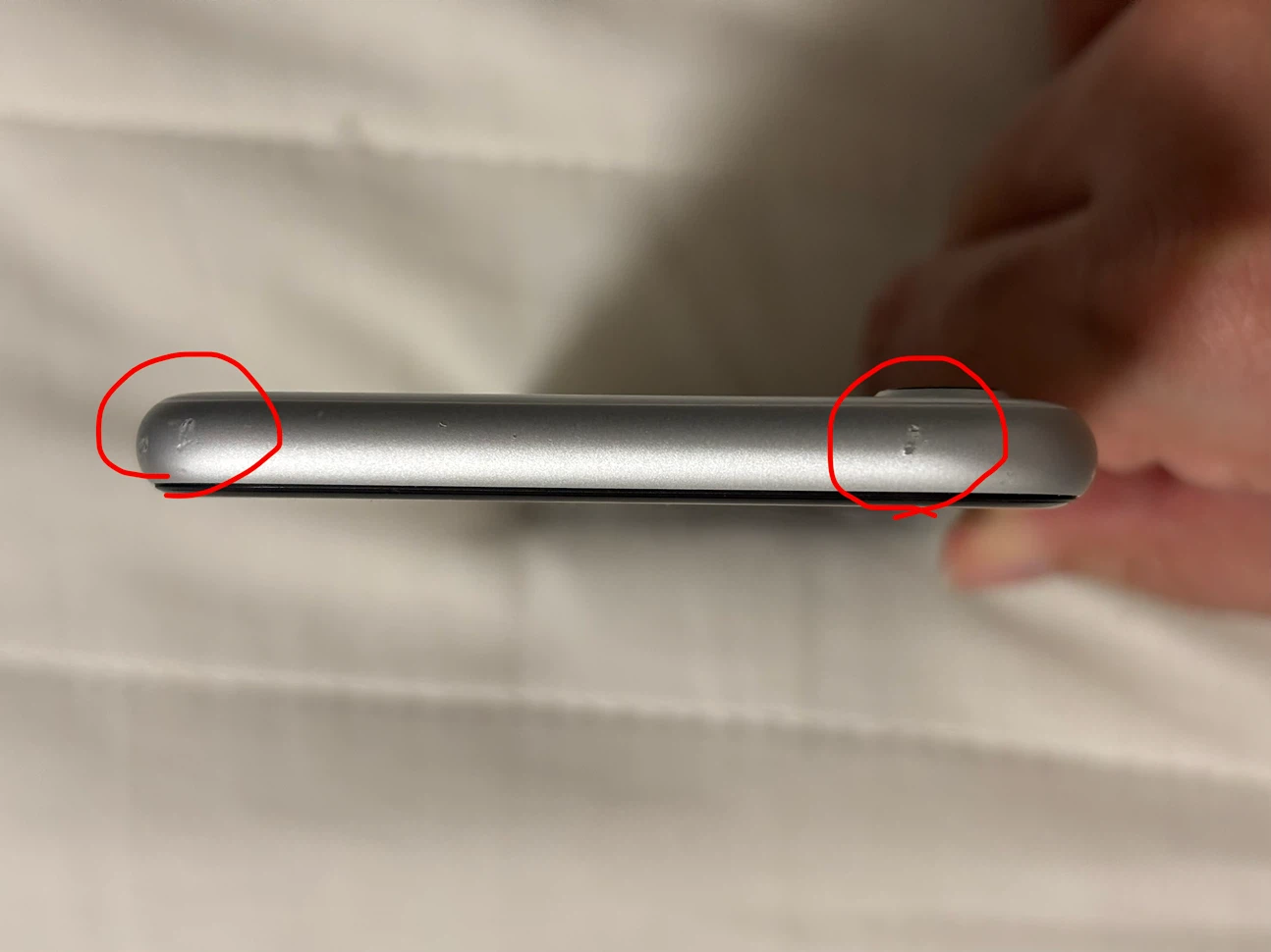 アップル iPhone SE 64GB ホワイト本体の写真9枚目