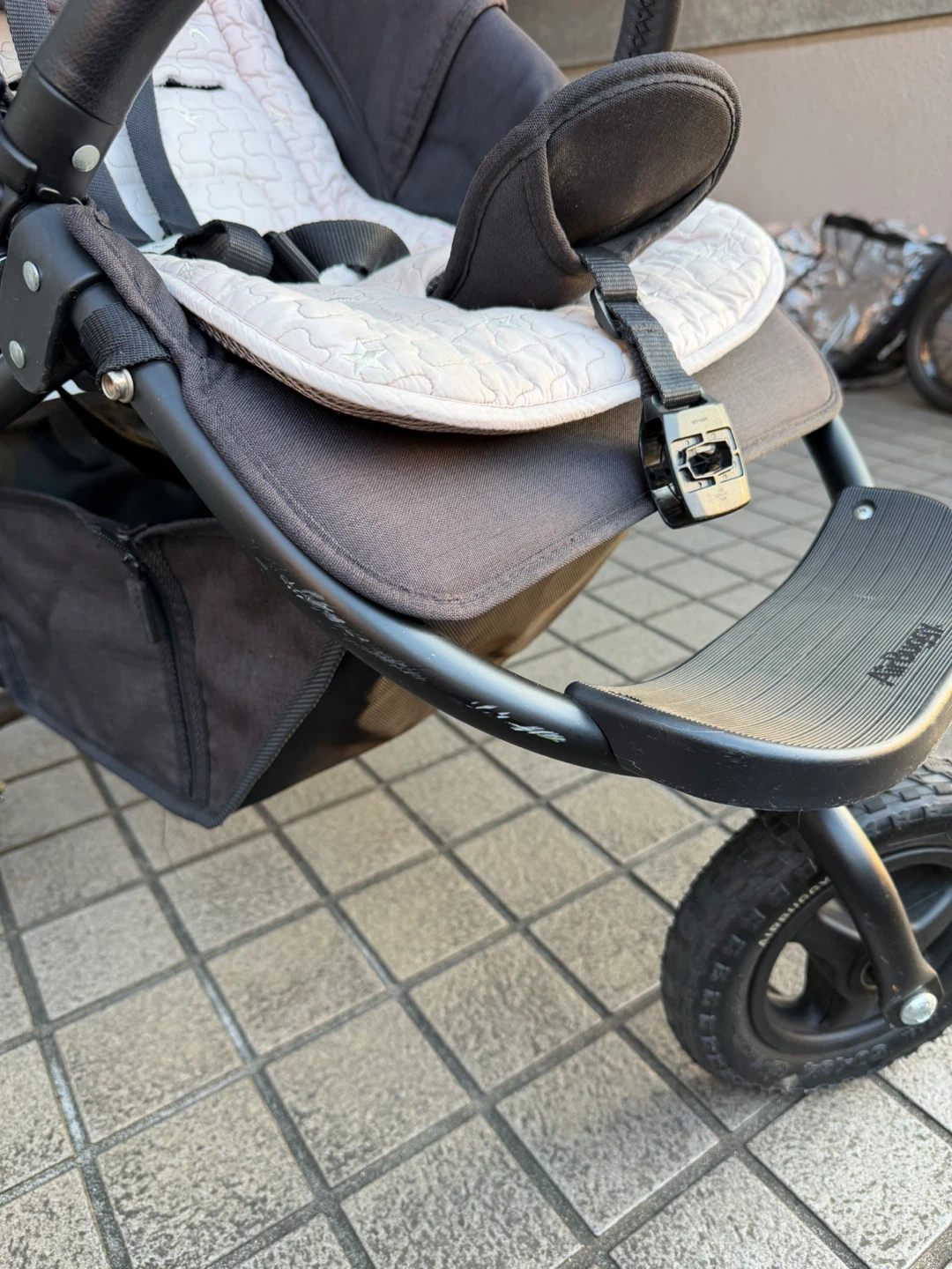 <無料で譲ります> エアバギー ベビーカー ココブレーキ 付属品多数の写真2枚目