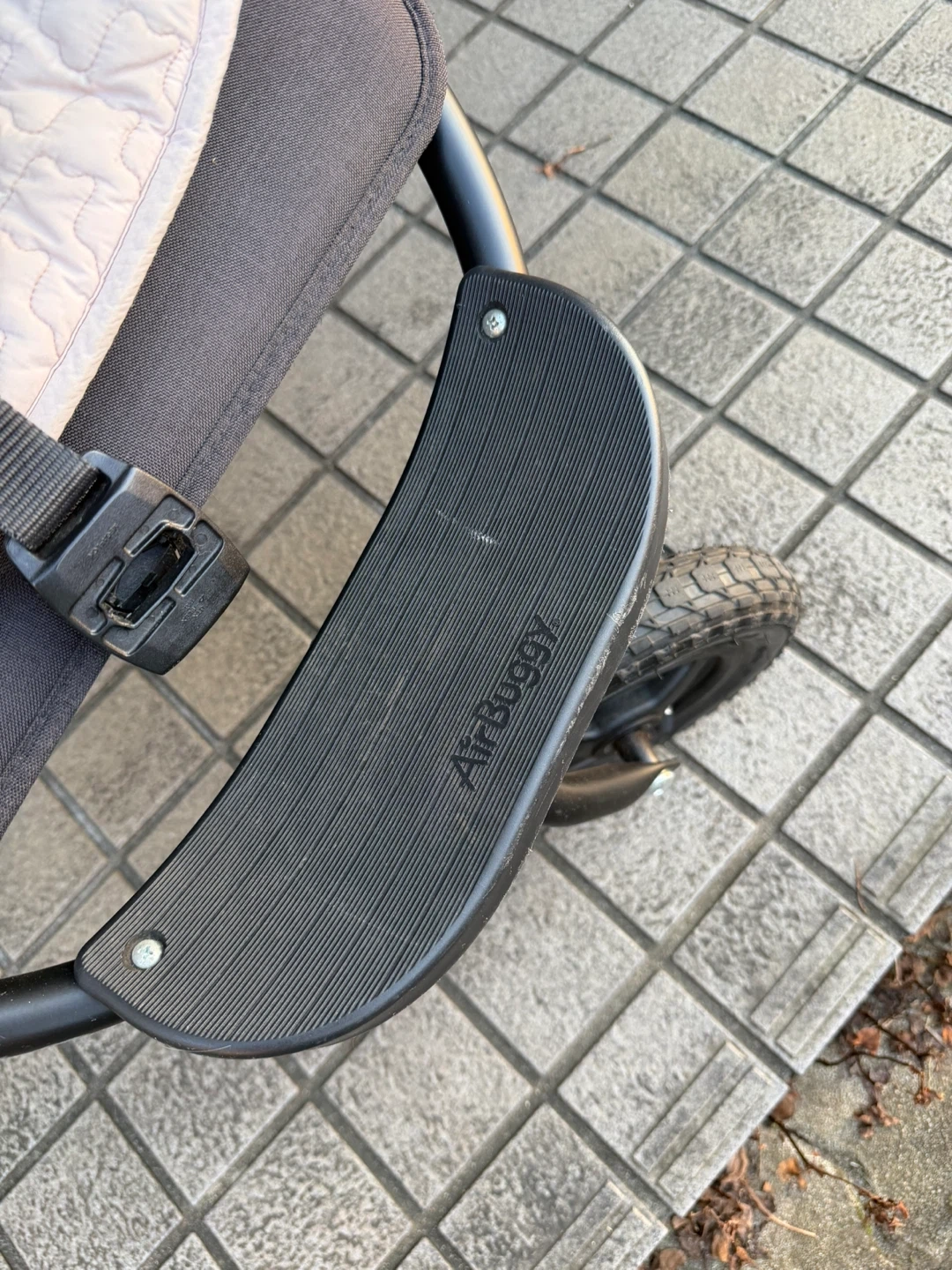 <無料で譲ります> エアバギー ベビーカー ココブレーキ 付属品多数の写真3枚目