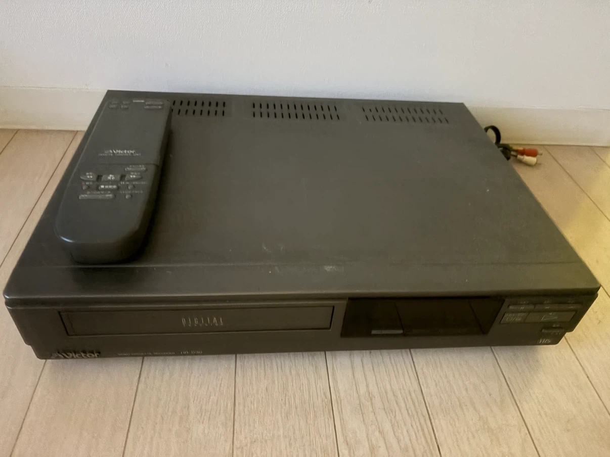 昭和レトロ ビクター VHSビデオデッキ HR-D30の写真2枚目