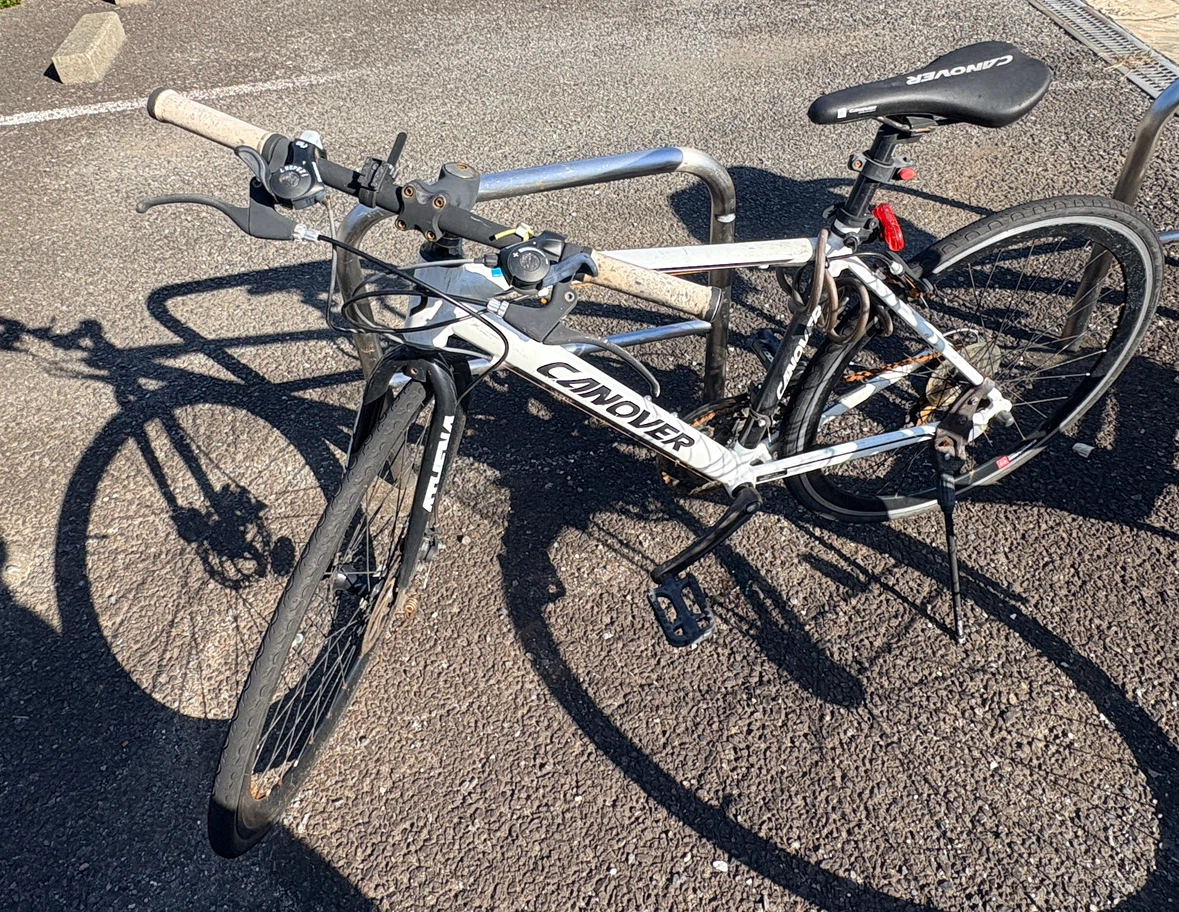 カノーバー クロスバイク 白　自転車