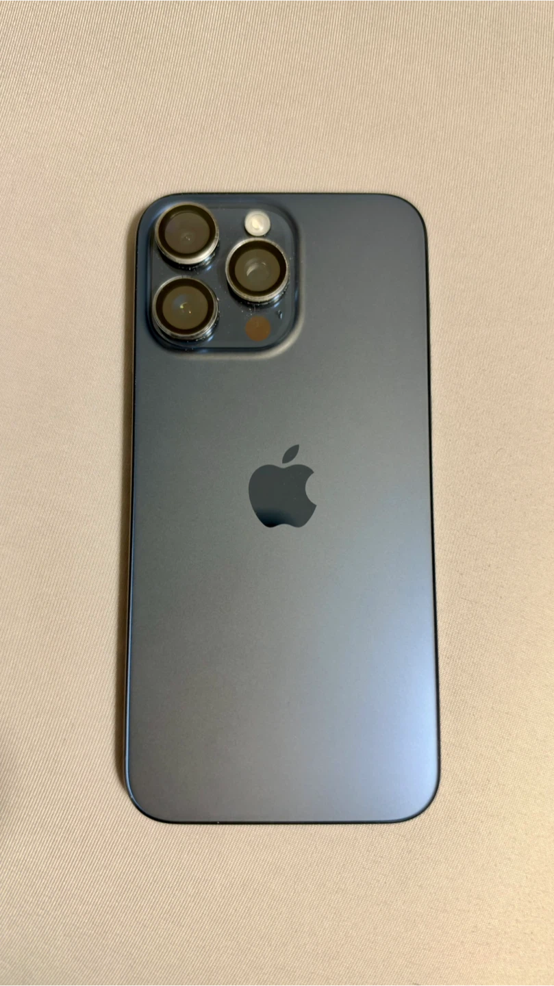 Apple iPhone 15 Pro Max 本体【箱付き付属完備＋α】の写真4枚目