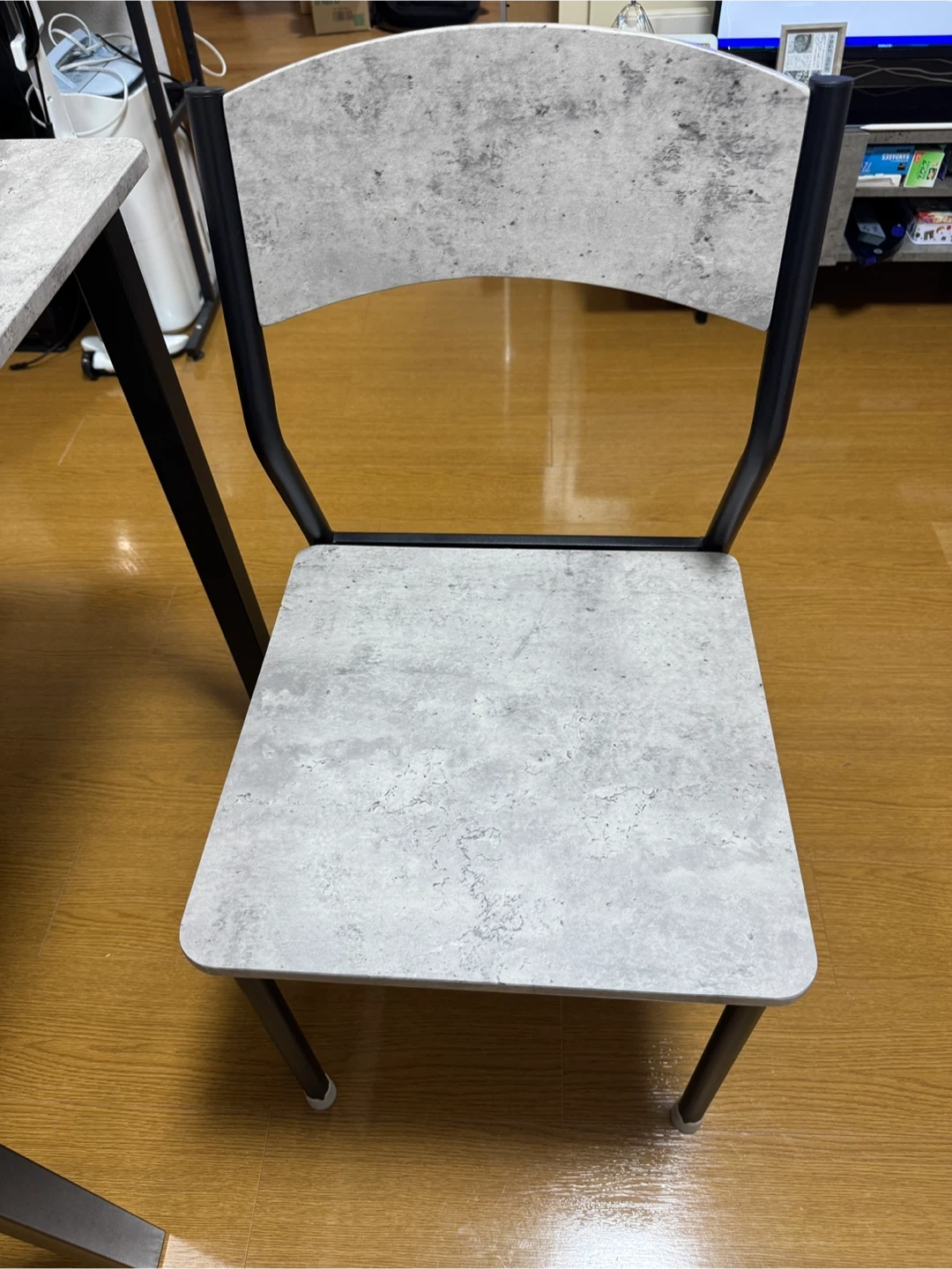 RASIK ダイニングテーブルの写真3枚目