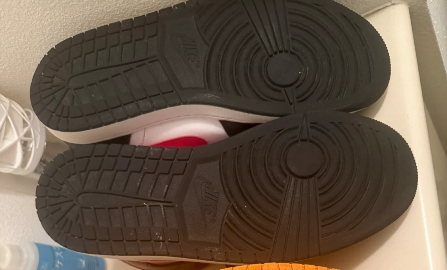 Nike Air Jordan 1 Mid 27cm ブラック／レッド 箱なしの写真4枚目