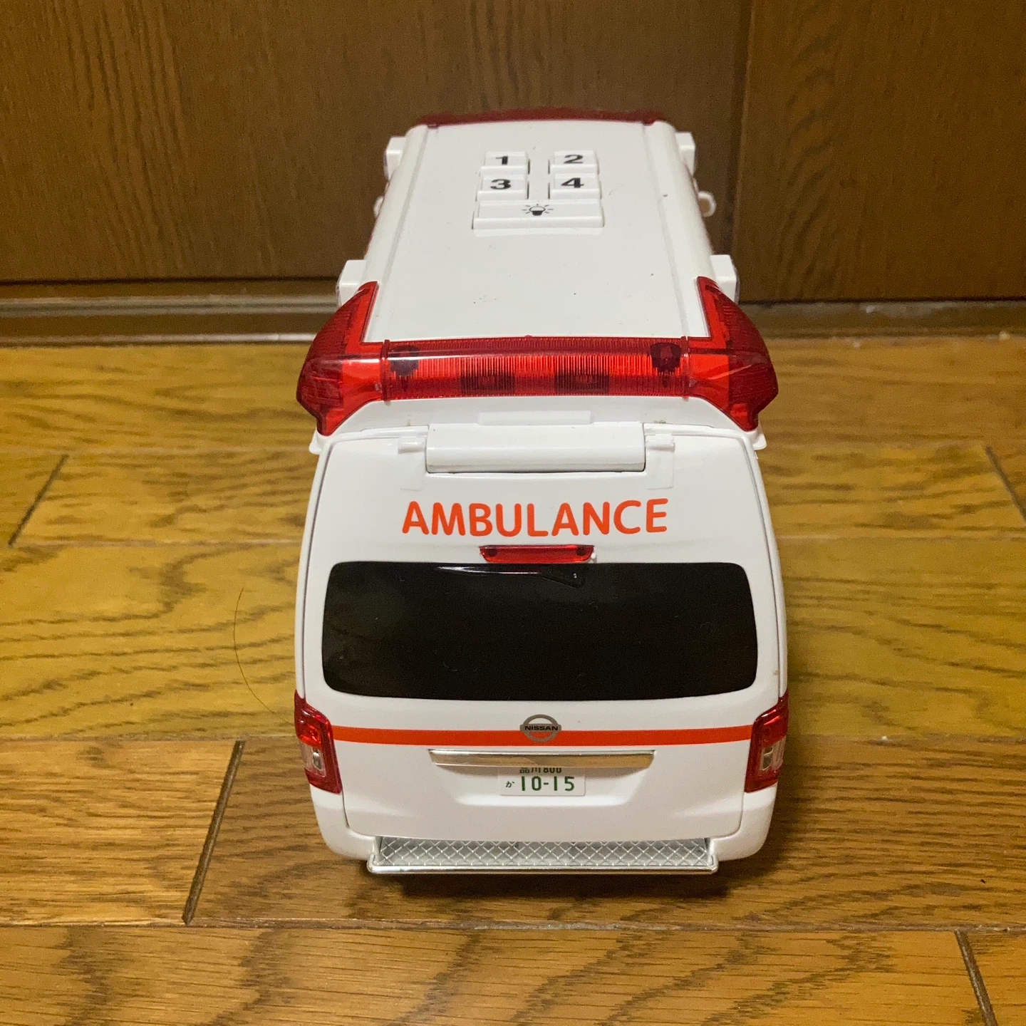 救急車 ミニカー 消防救急隊 フィギュア付きの写真4枚目