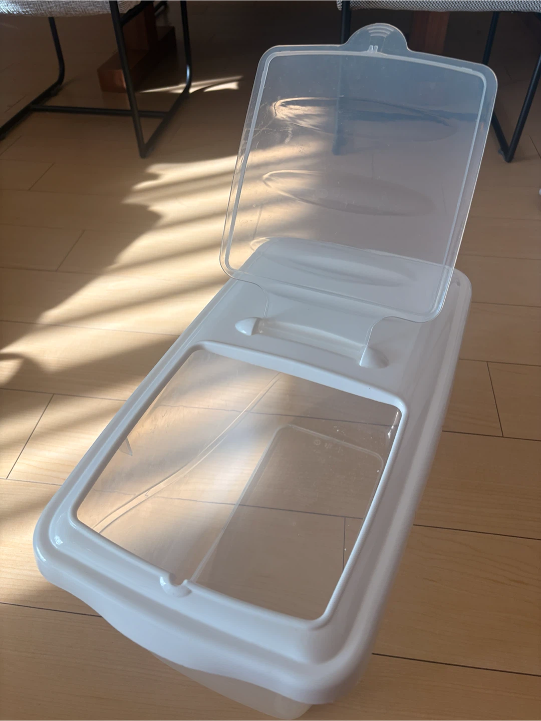 プラスチック製 フタ付き収納ボックスの写真2枚目