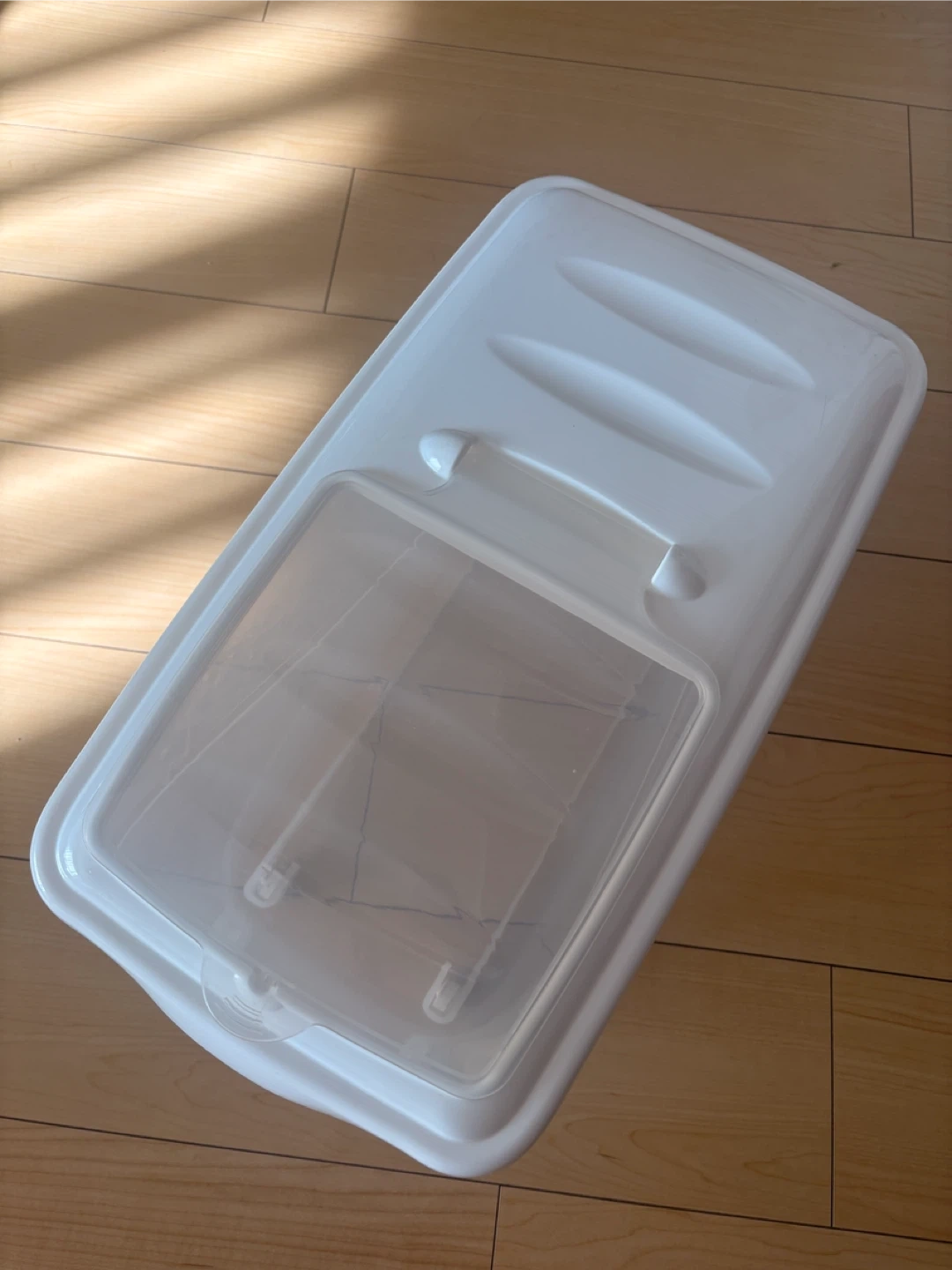 プラスチック製 フタ付き収納ボックスの写真3枚目