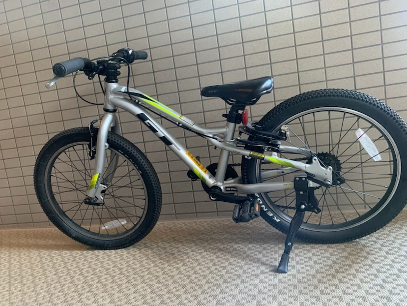 GT ジーティー 子供用自転車 シルバー 20インチの写真2枚目
