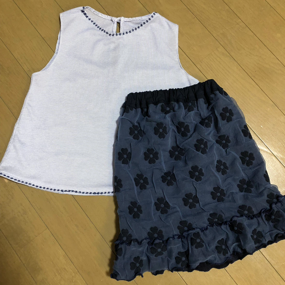 10/11千円再値引or小物付　新品　子供用3点スーツ(スカート上着カットソー) 入学式〜普段着の写真6枚目