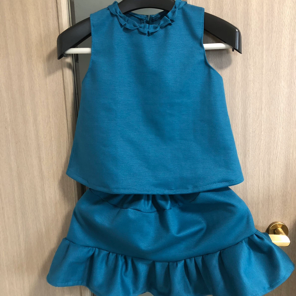 10/11千円再値引or小物付　新品　子供用3点スーツ(スカート上着カットソー) 入学式〜普段着の写真9枚目