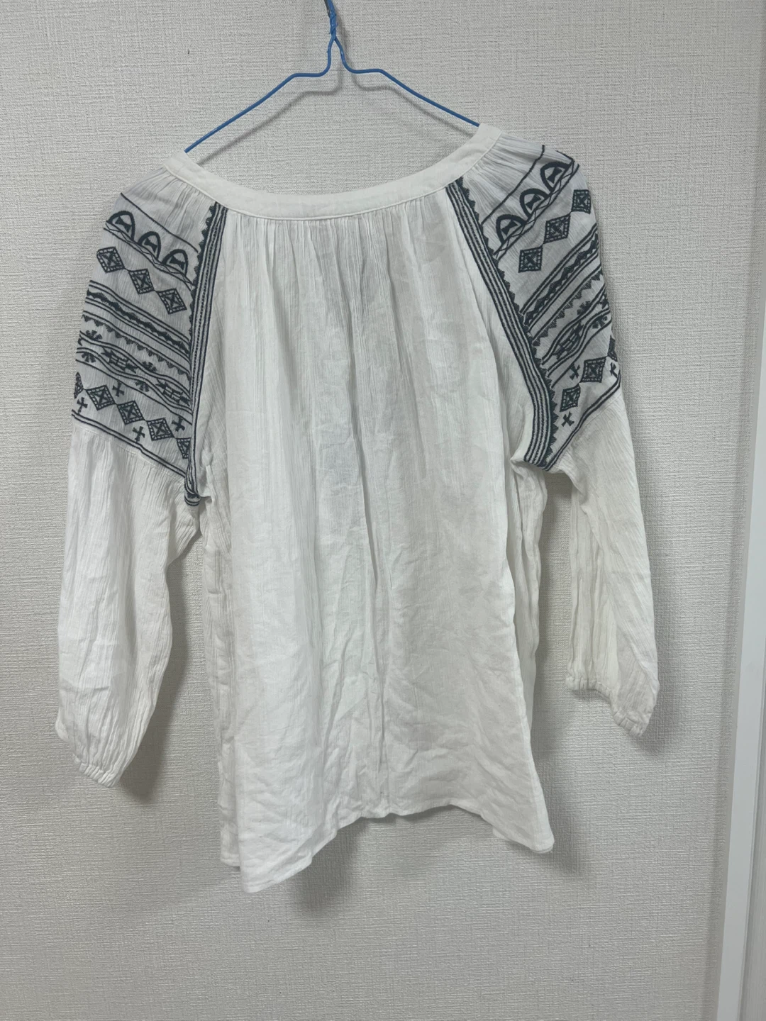 タッセル付き刺繍ブラウス ホワイト Fサイズの写真2枚目
