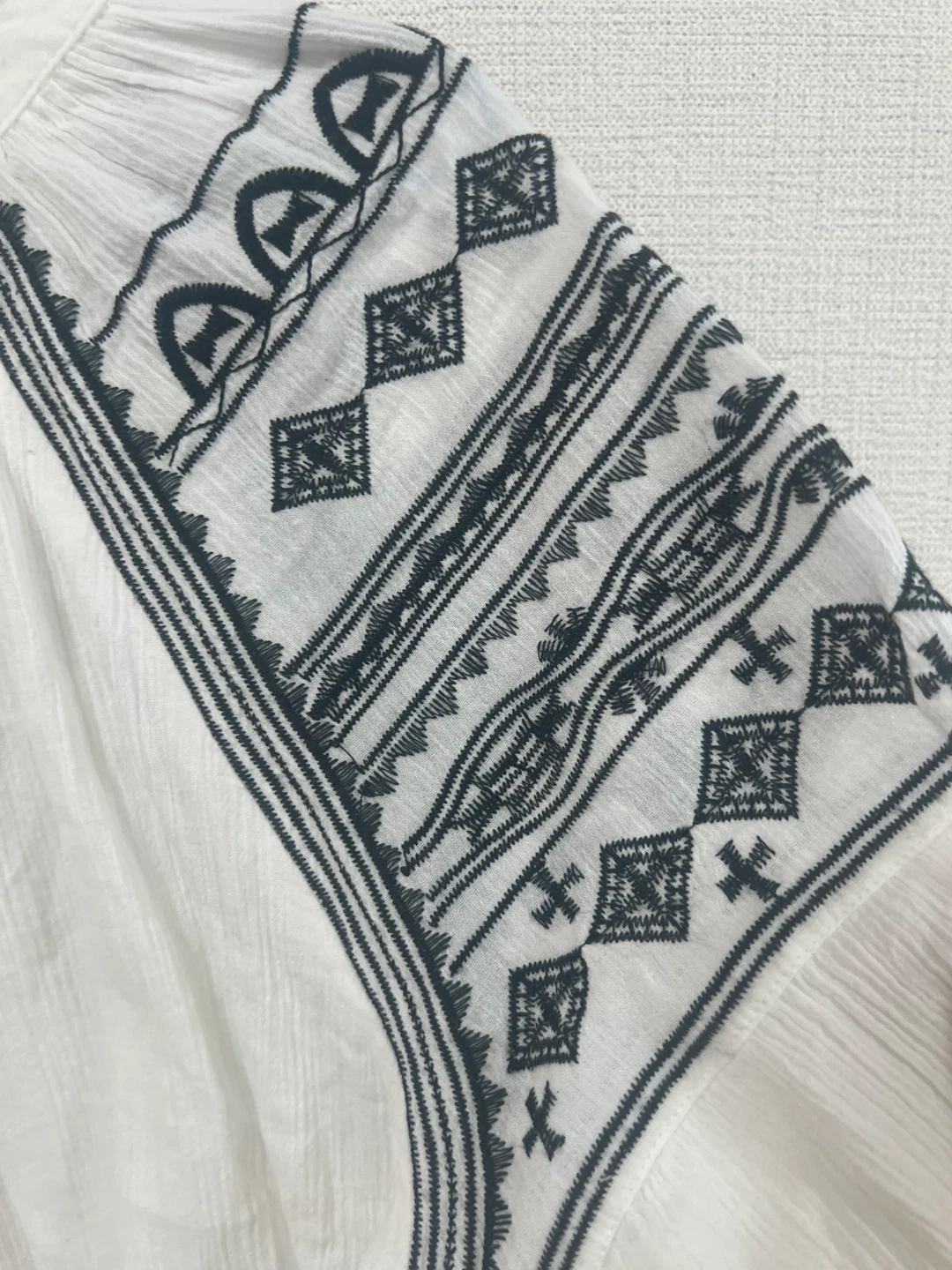 タッセル付き刺繍ブラウス ホワイト Fサイズの写真3枚目