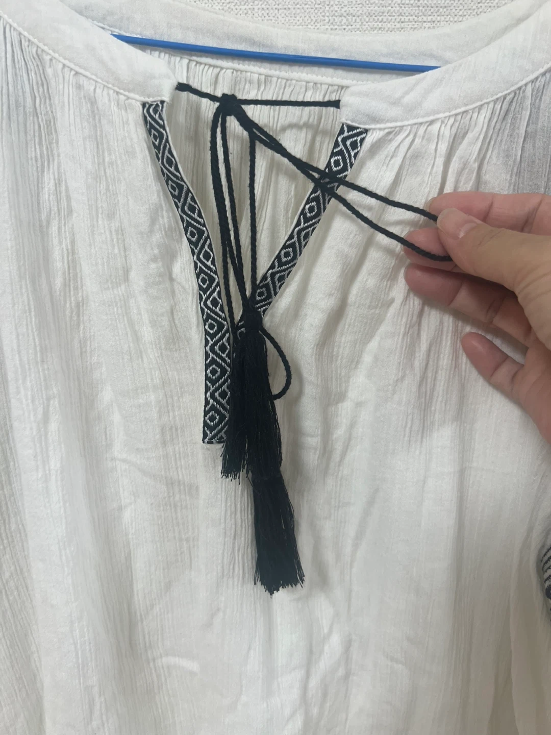 タッセル付き刺繍ブラウス ホワイト Fサイズの写真4枚目
