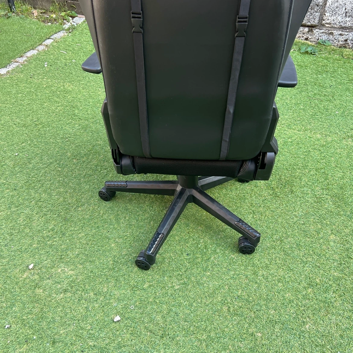 ニトリ ゲーミングチェア ポケットコイル GM702Nの写真3枚目