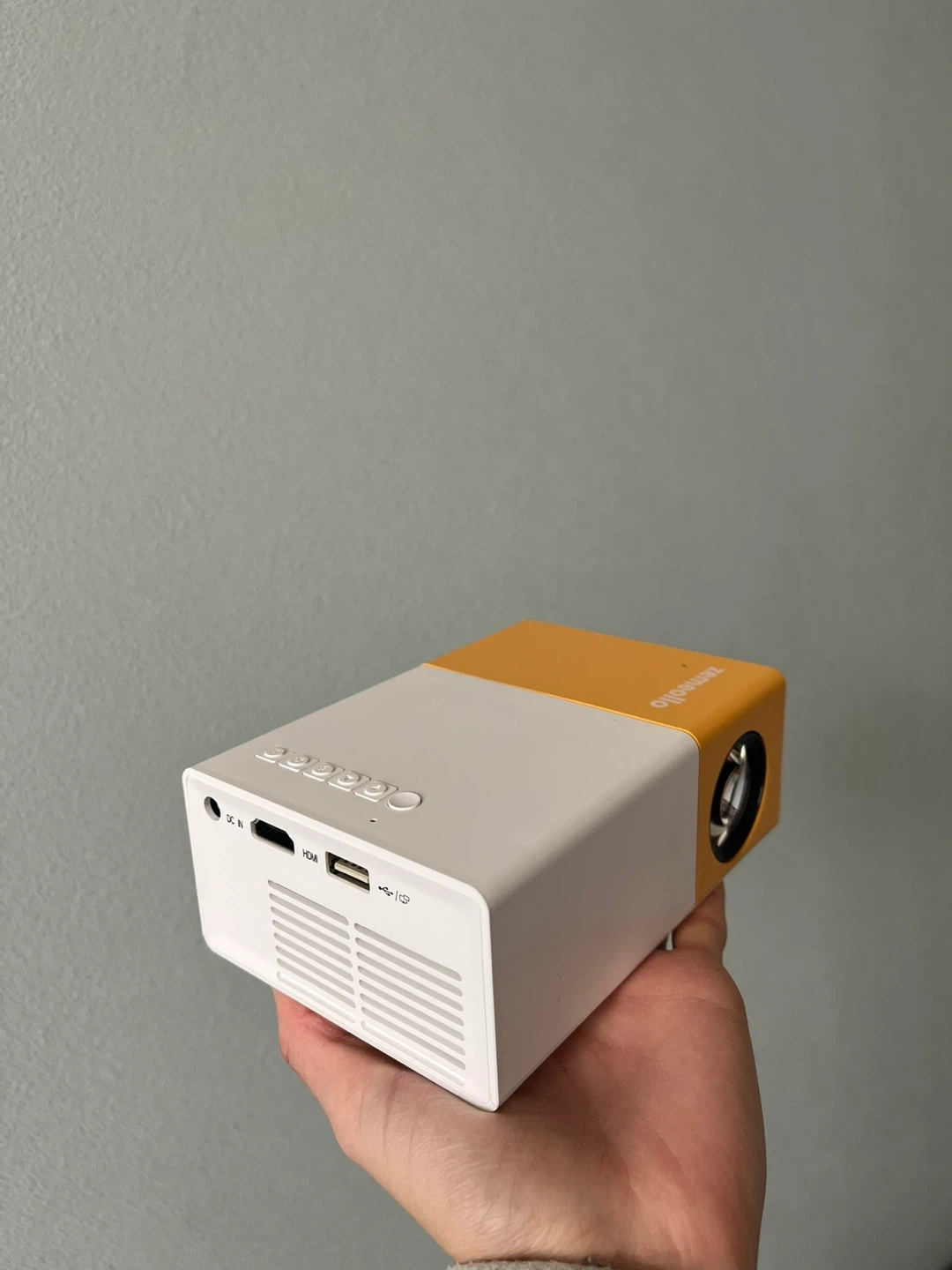 ゼメオロ 小型LEDプロジェクターの写真2枚目