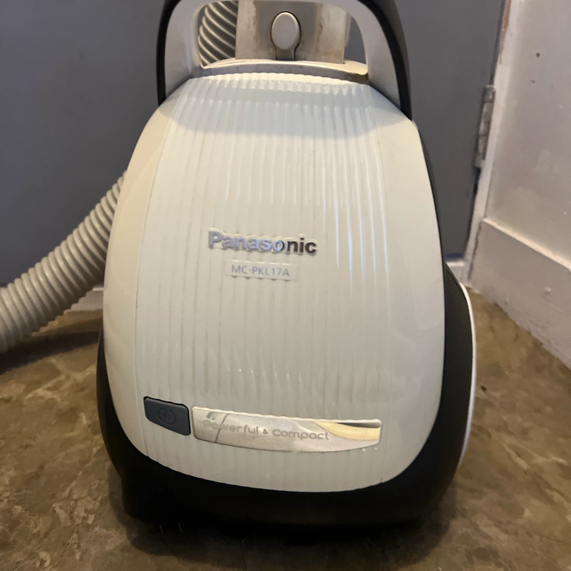 Panasonic MC-PKL17A-W 紙パック式掃除機 2016年製の写真3枚目
