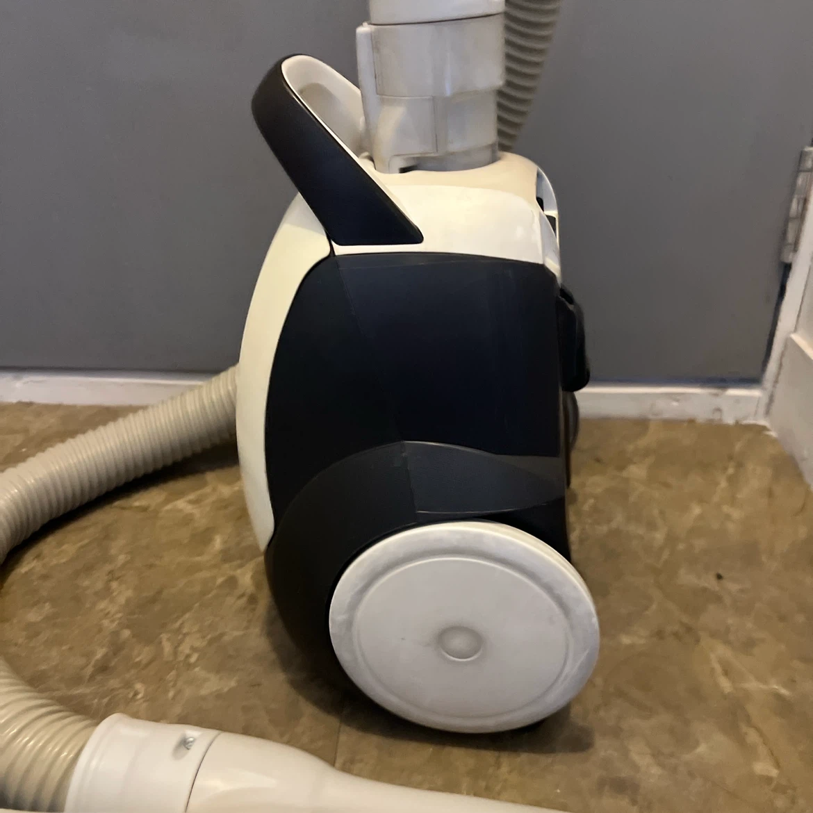 Panasonic MC-PKL17A-W 紙パック式掃除機 2016年製の写真4枚目