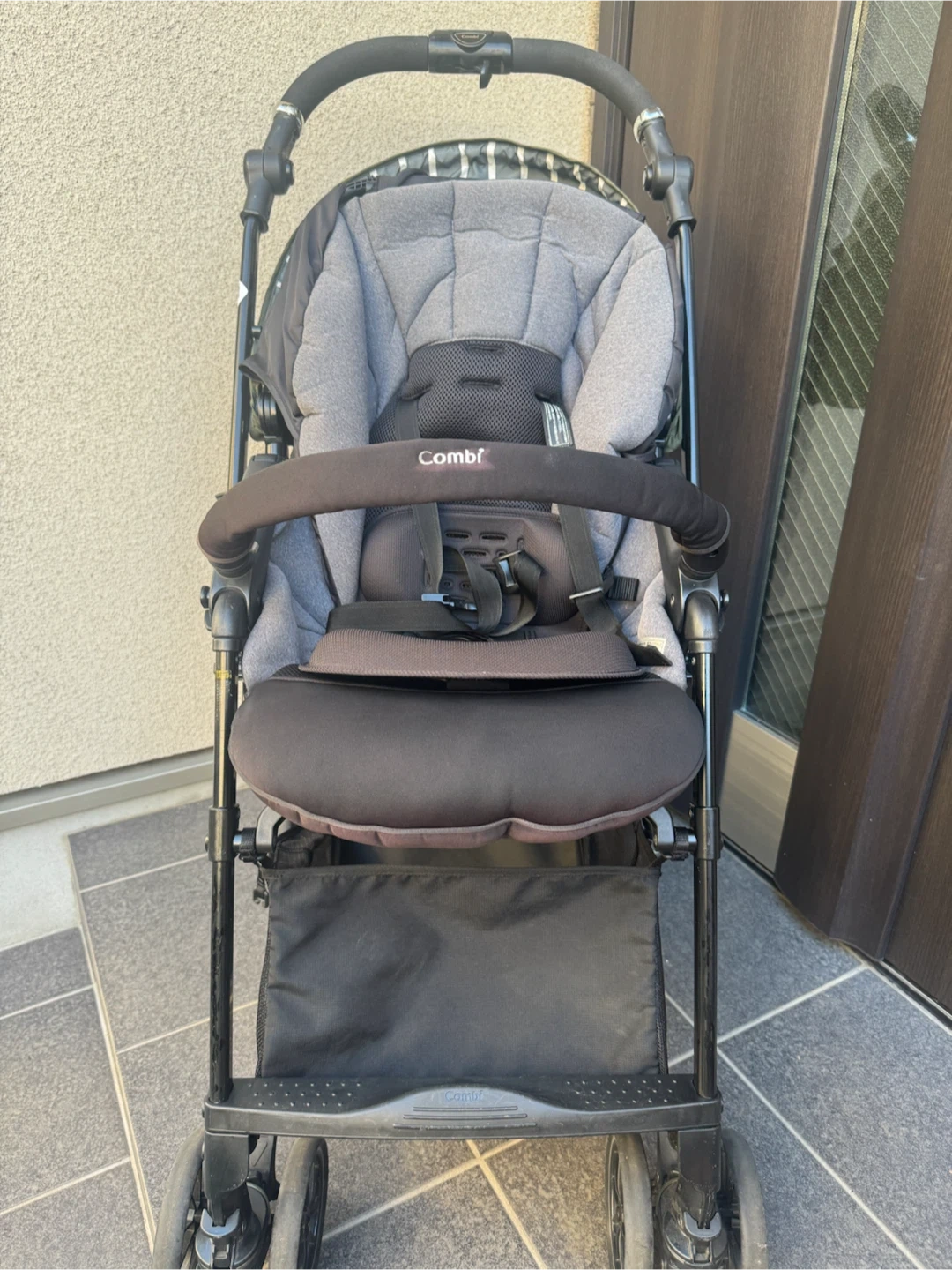 コンビ ベビーカー カーキの写真2枚目