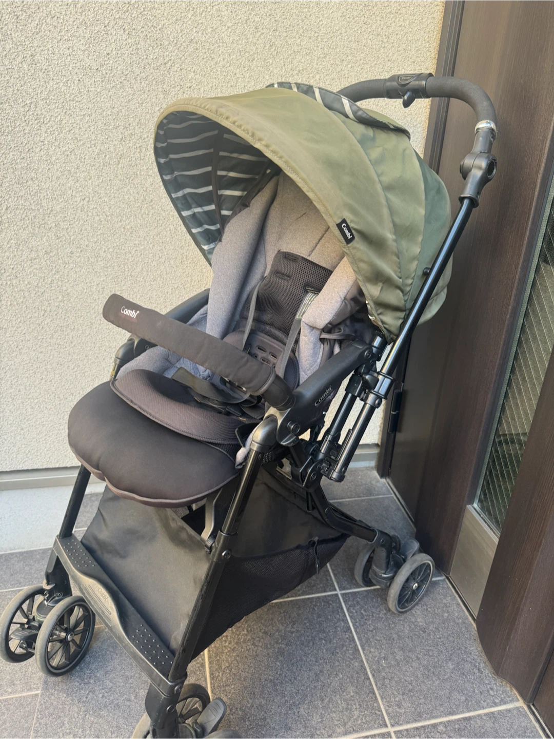 コンビ ベビーカー カーキの写真4枚目