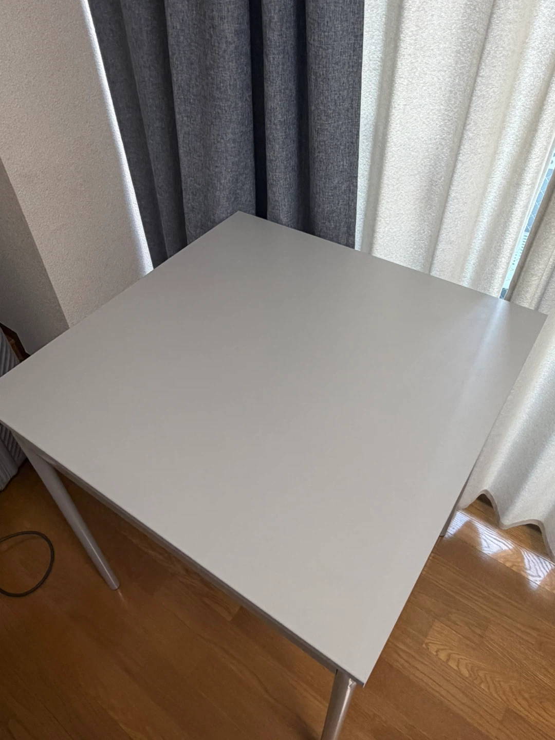 イケア グローサラ テーブル 67×67cmの写真2枚目
