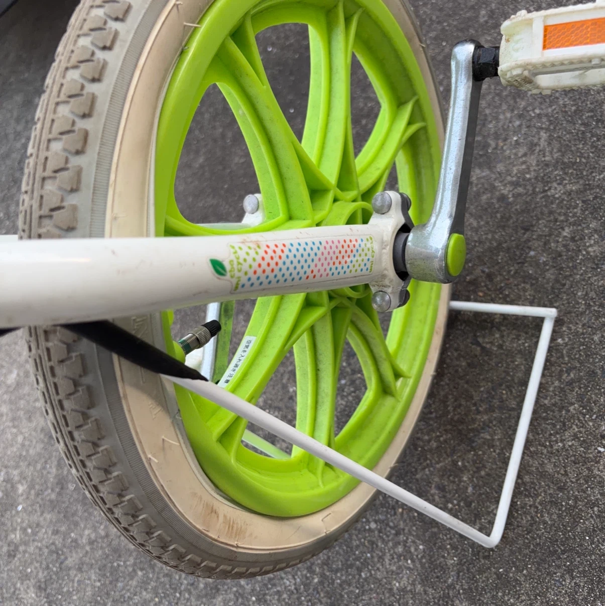 一輪車 ライムグリーン ホワイトの写真2枚目