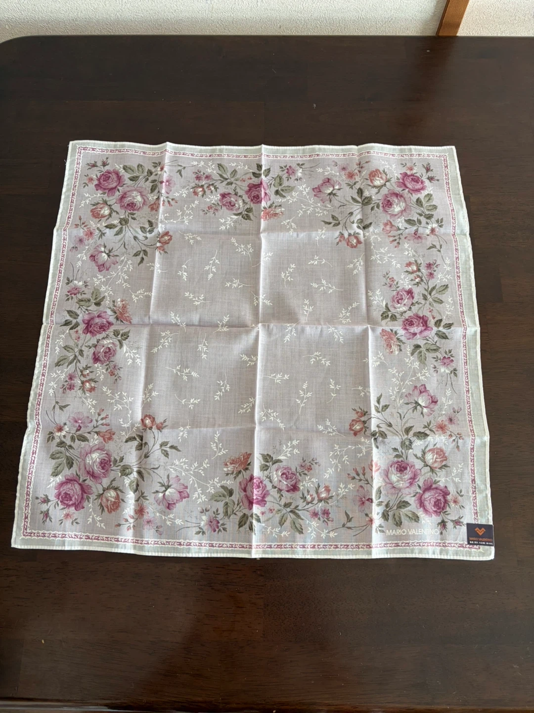 ⭐︎新品⭐︎マリオバレンチノ ハンカチ 2枚セット 花柄の写真2枚目